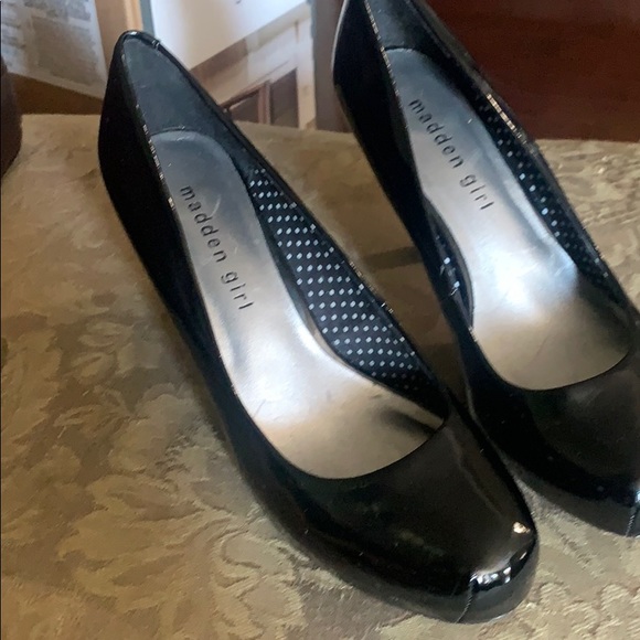 Heels - Picture 2 of 3